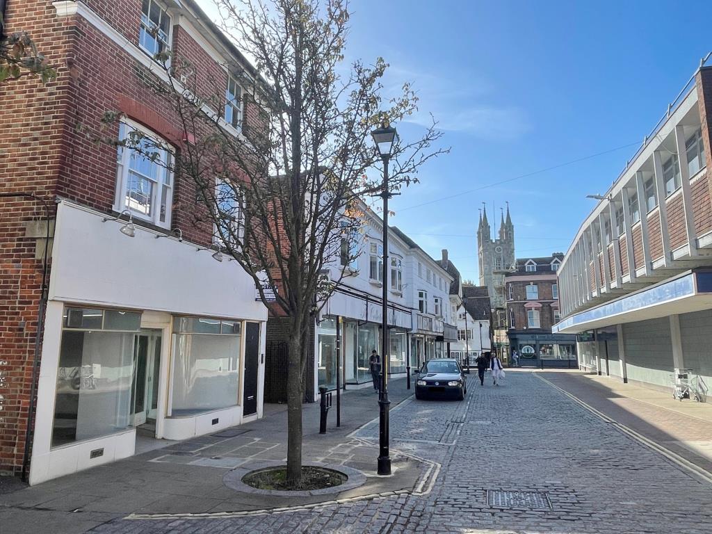 Lot: 101 - MIXED COMMERCIAL AND RESIDENTIAL PROPERTY IN TOWN CENTRE -